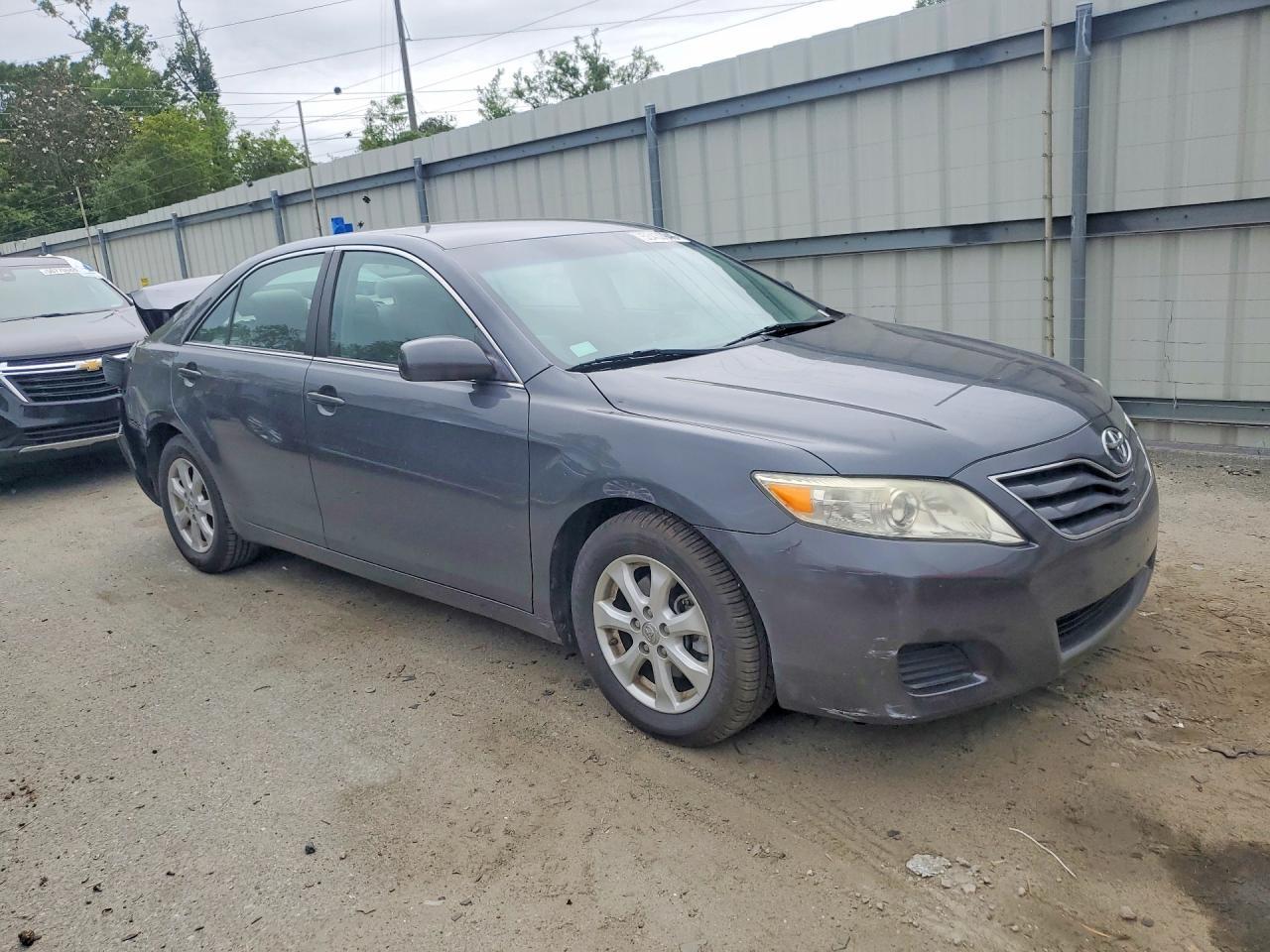 2011 Toyota Camry Le - Фото 4