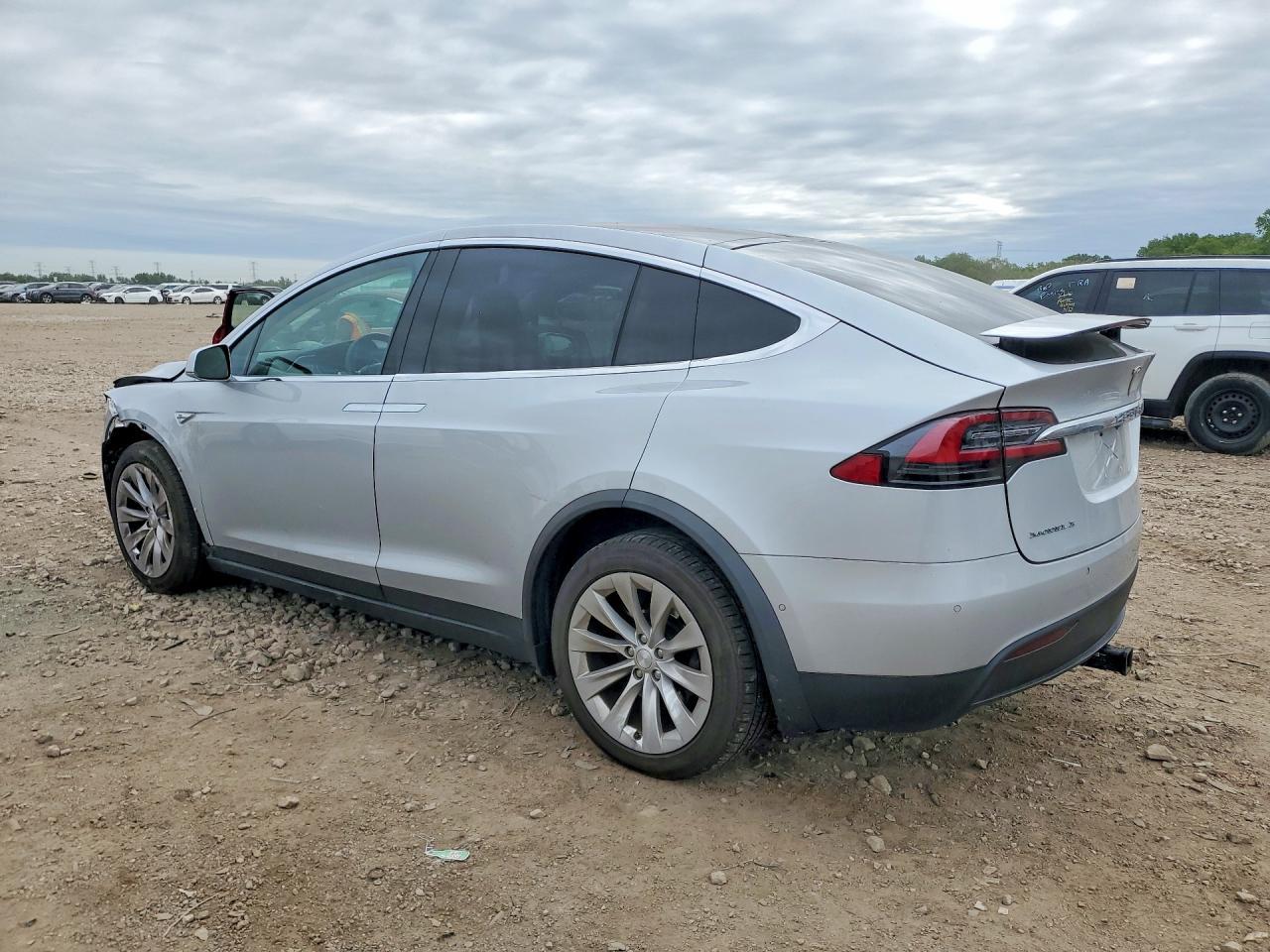 2016 Tesla Model X - Фото 2