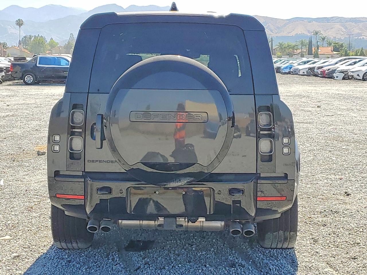 2024 Land Rover Defender 130 - Image 6
