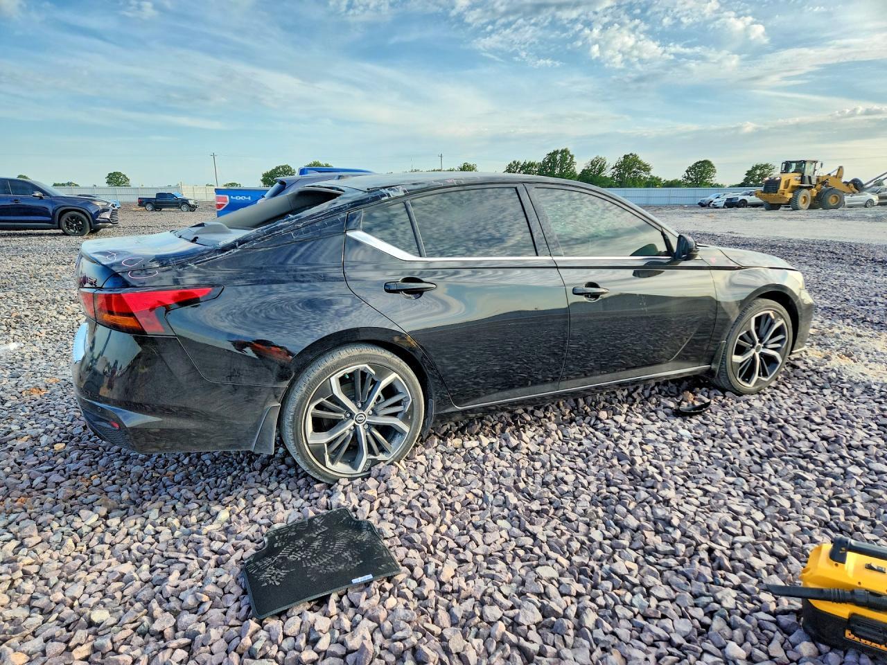 2023 Nissan Altima Sr - Image 3