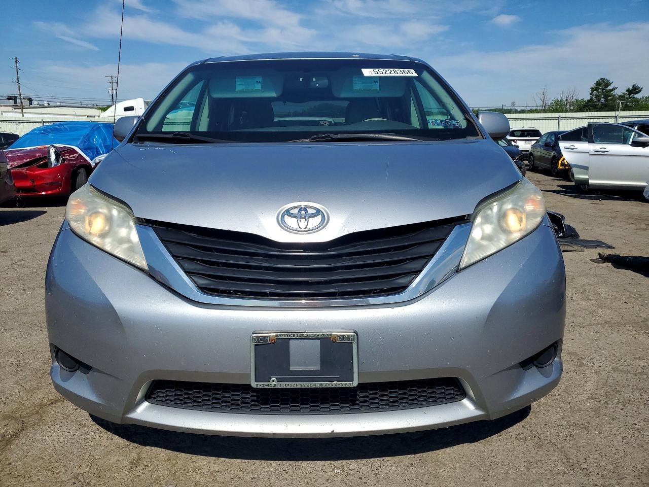 2011 Toyota Sienna Le - Фото 5