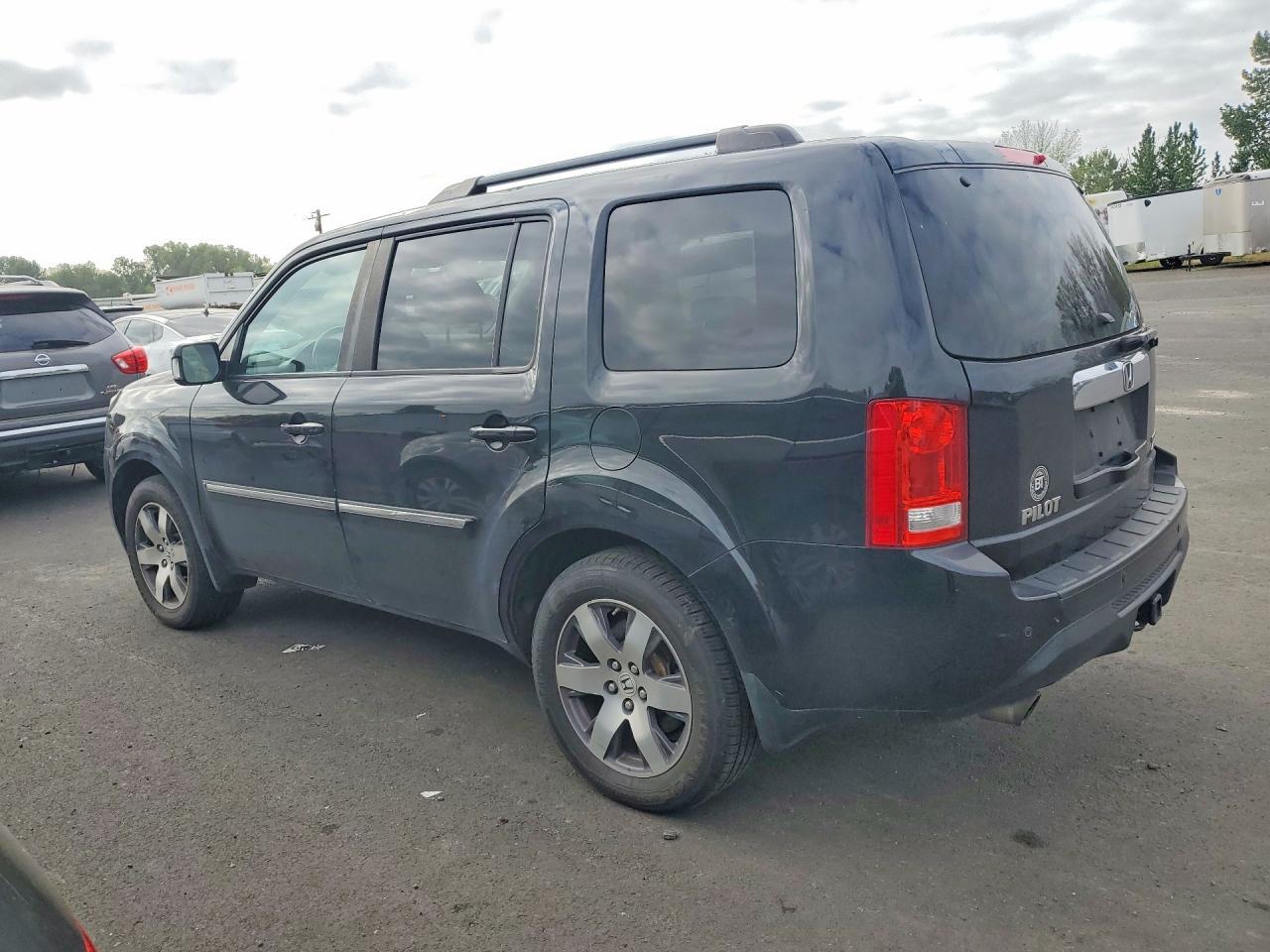 2015 Honda Pilot Touring - Image 2