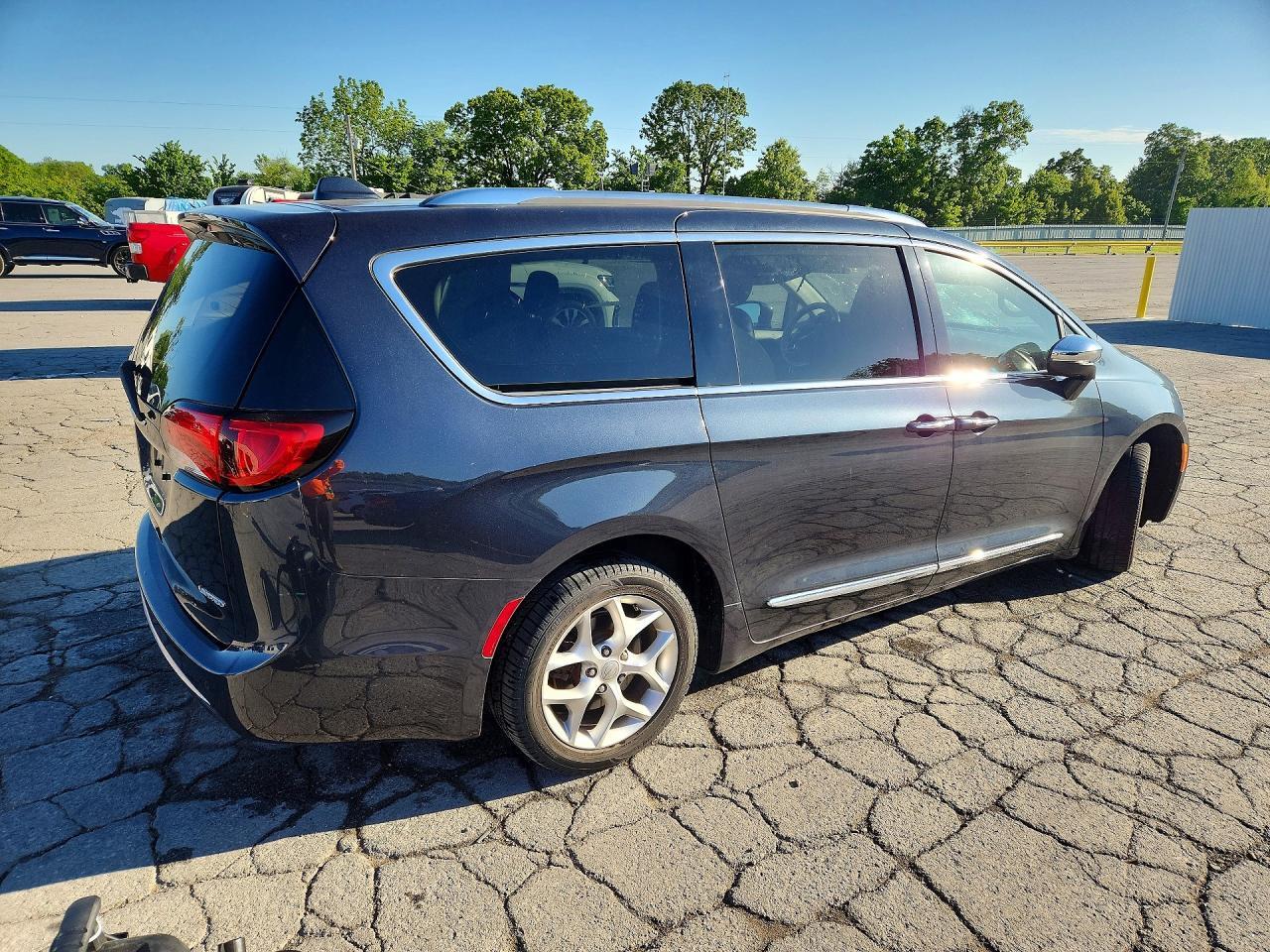 2020 Chrysler Pacifica Limited - Фото 3