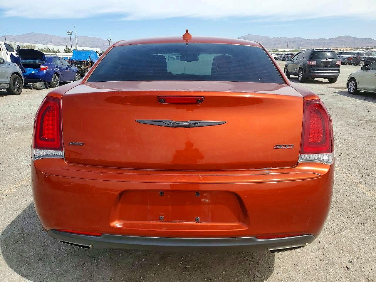 2020 Chrysler 300 Touring - Фото 6