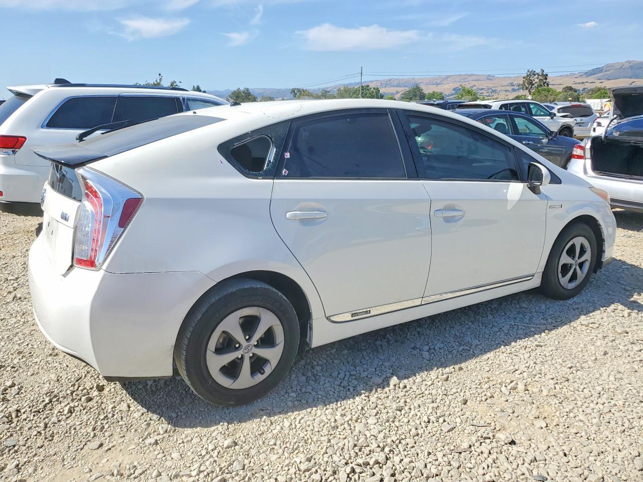 2013 Toyota Prius Two - Фото 3