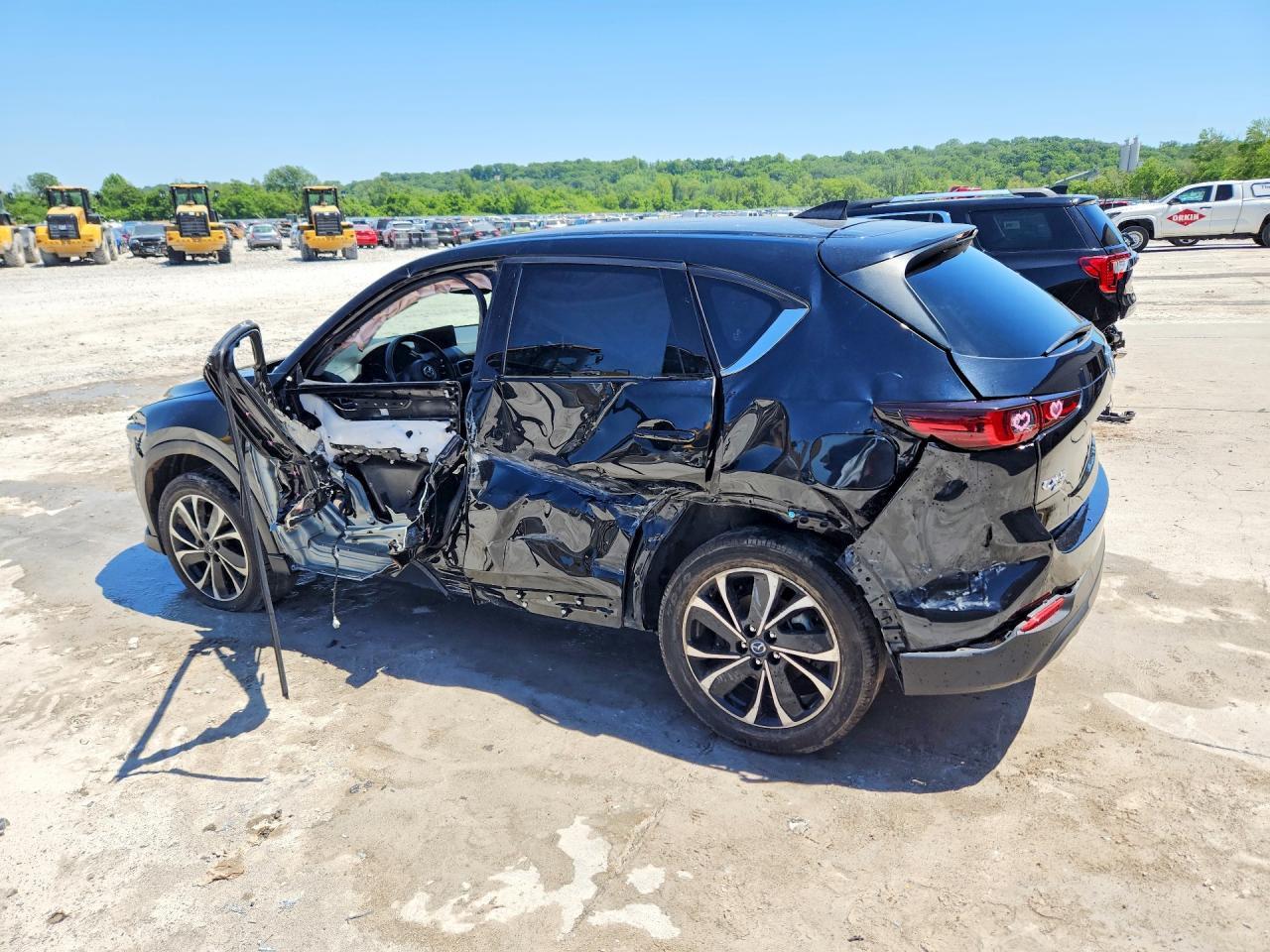 2023 Mazda Cx-5 Premium - Image 2