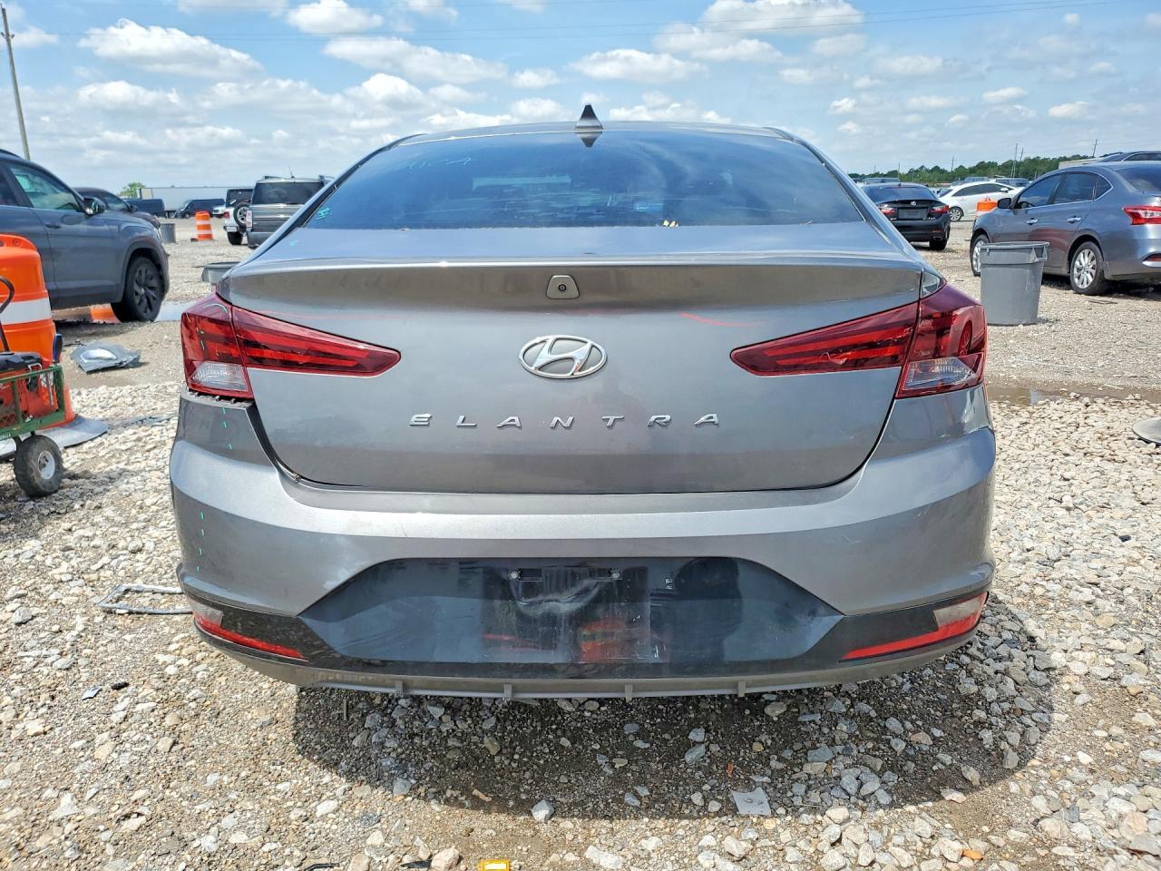 2019 Hyundai Elantra Se - Image 6
