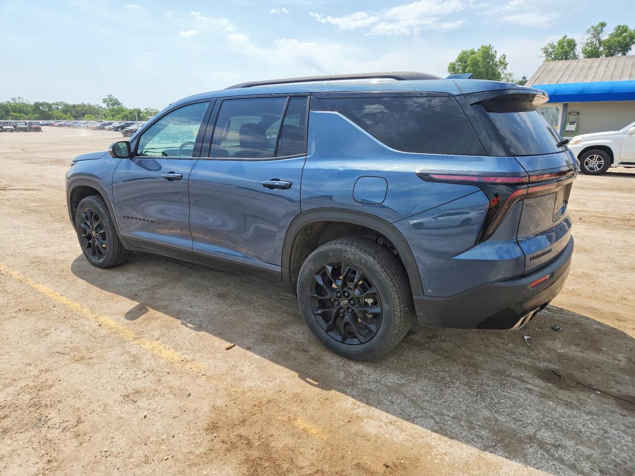2025 Chevrolet Traverse Lt - Image 2