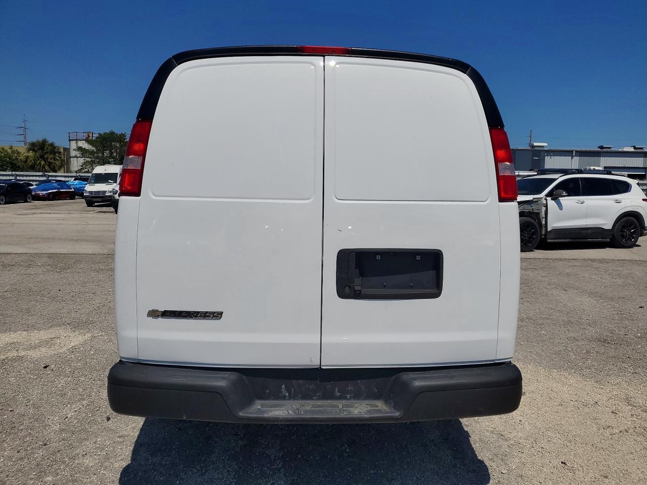 2022 Chevy Express G2500 Cargo - R&D - Prior Fleet - Фото 6