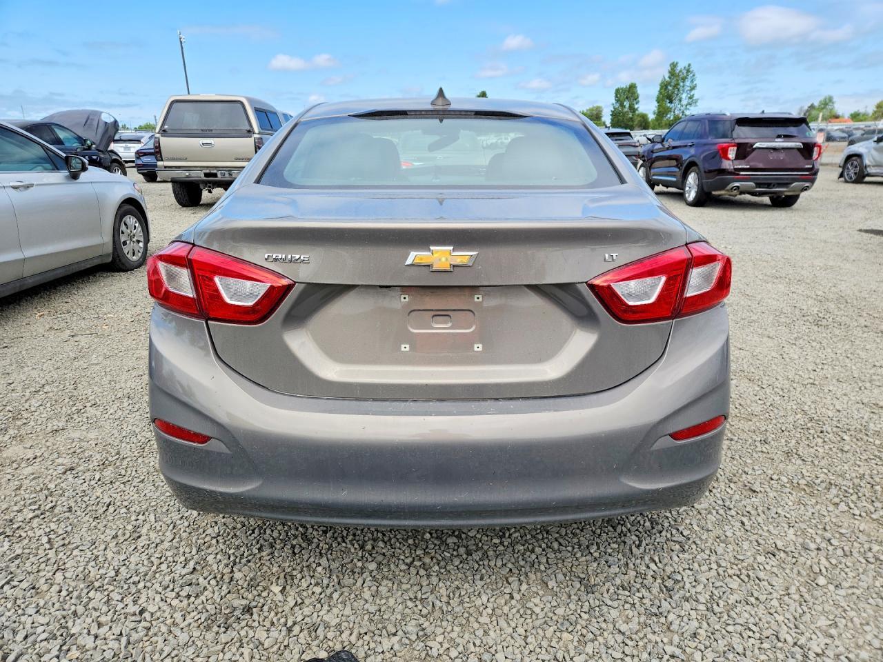2018 Chevrolet Cruze Lt - Image 6