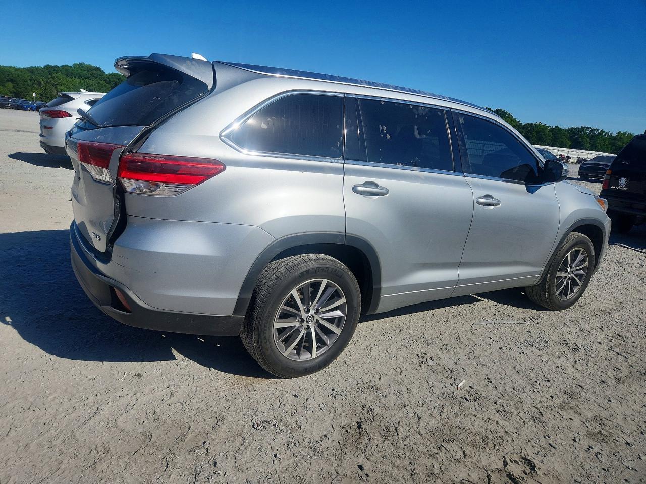 2018 Toyota Highlander Xle - Image 3