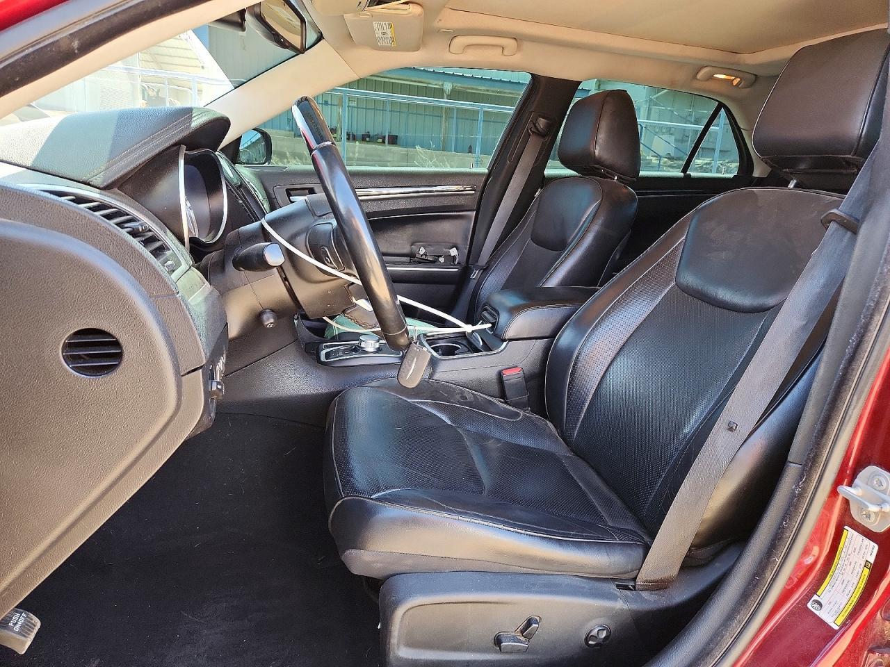 2019 Chrysler 300 Limited - Image 7