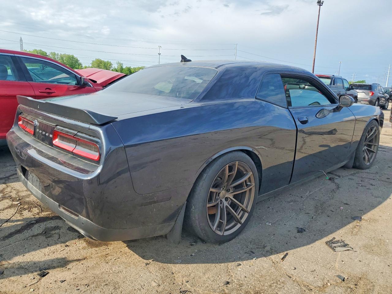 2016 Dodge Challenger R - Image 3