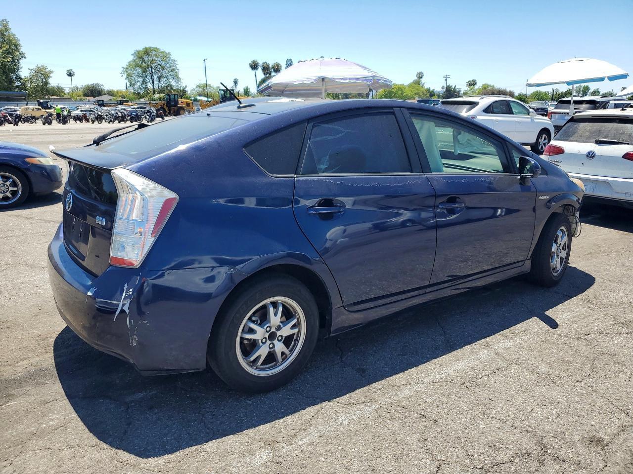 2014 Toyota Prius Three - Image 3