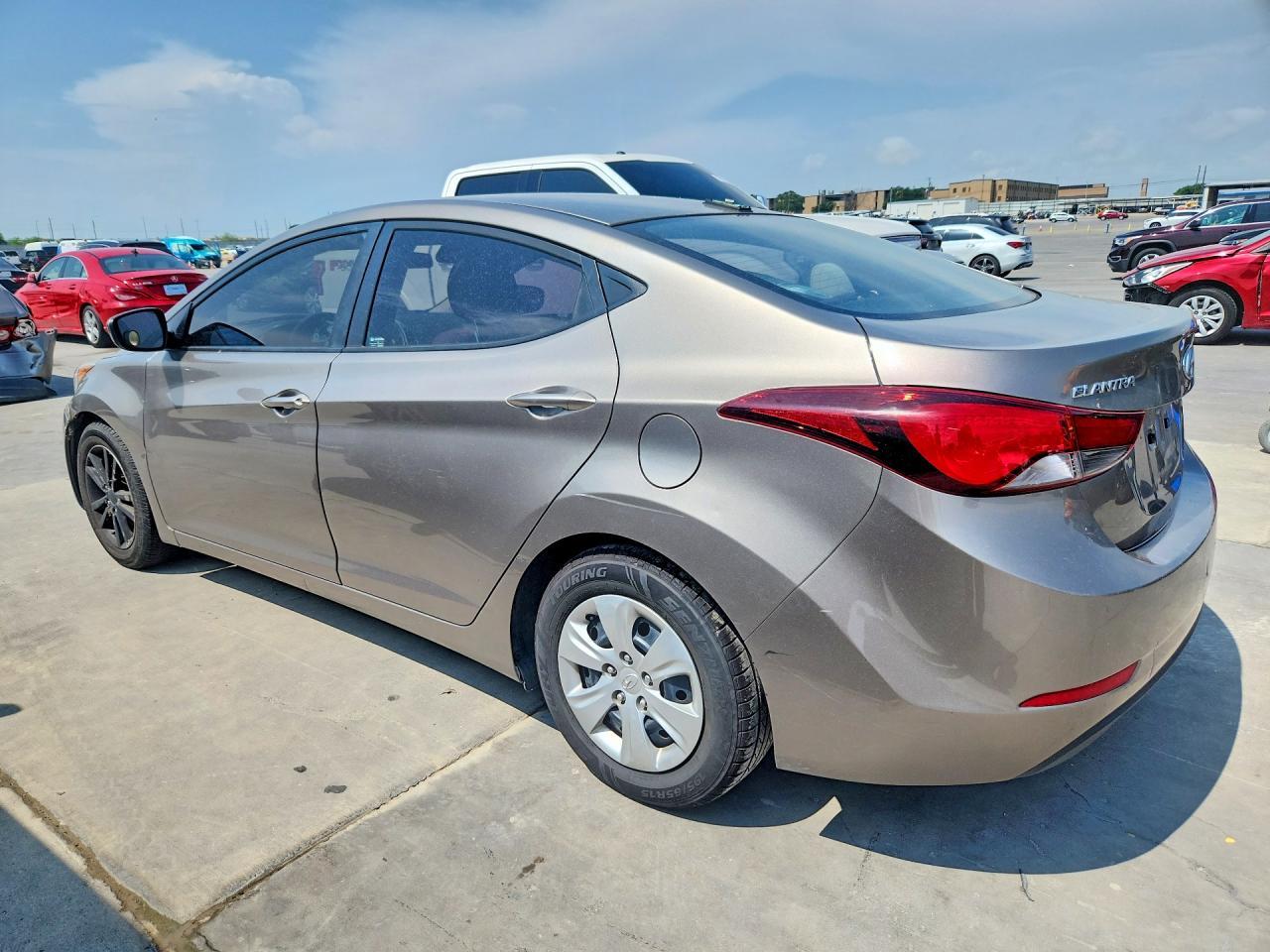 2016 Hyundai Elantra Se - Image 2