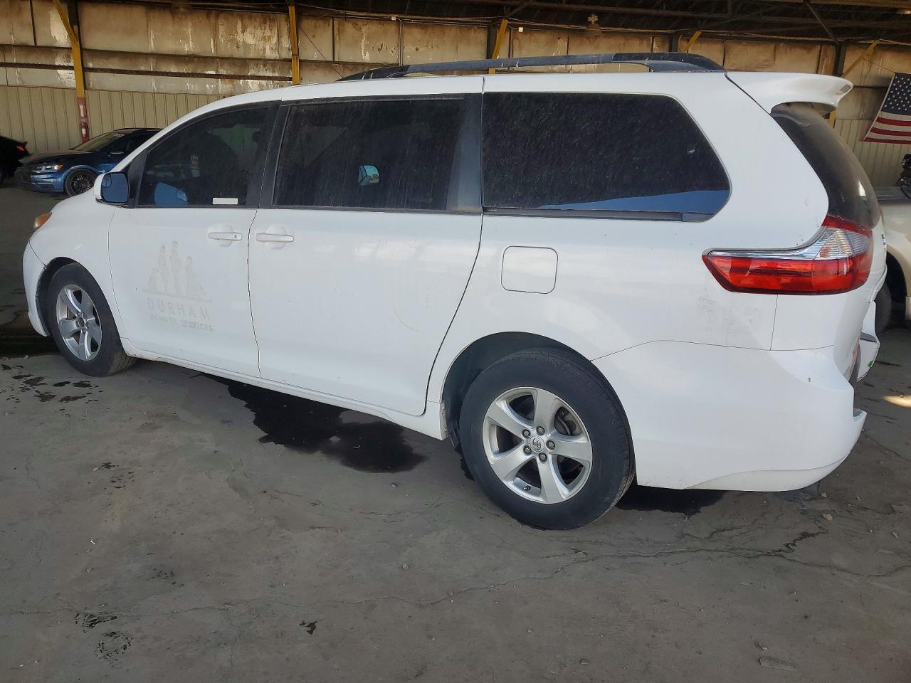 2015 Toyota Sienna - Фото 2