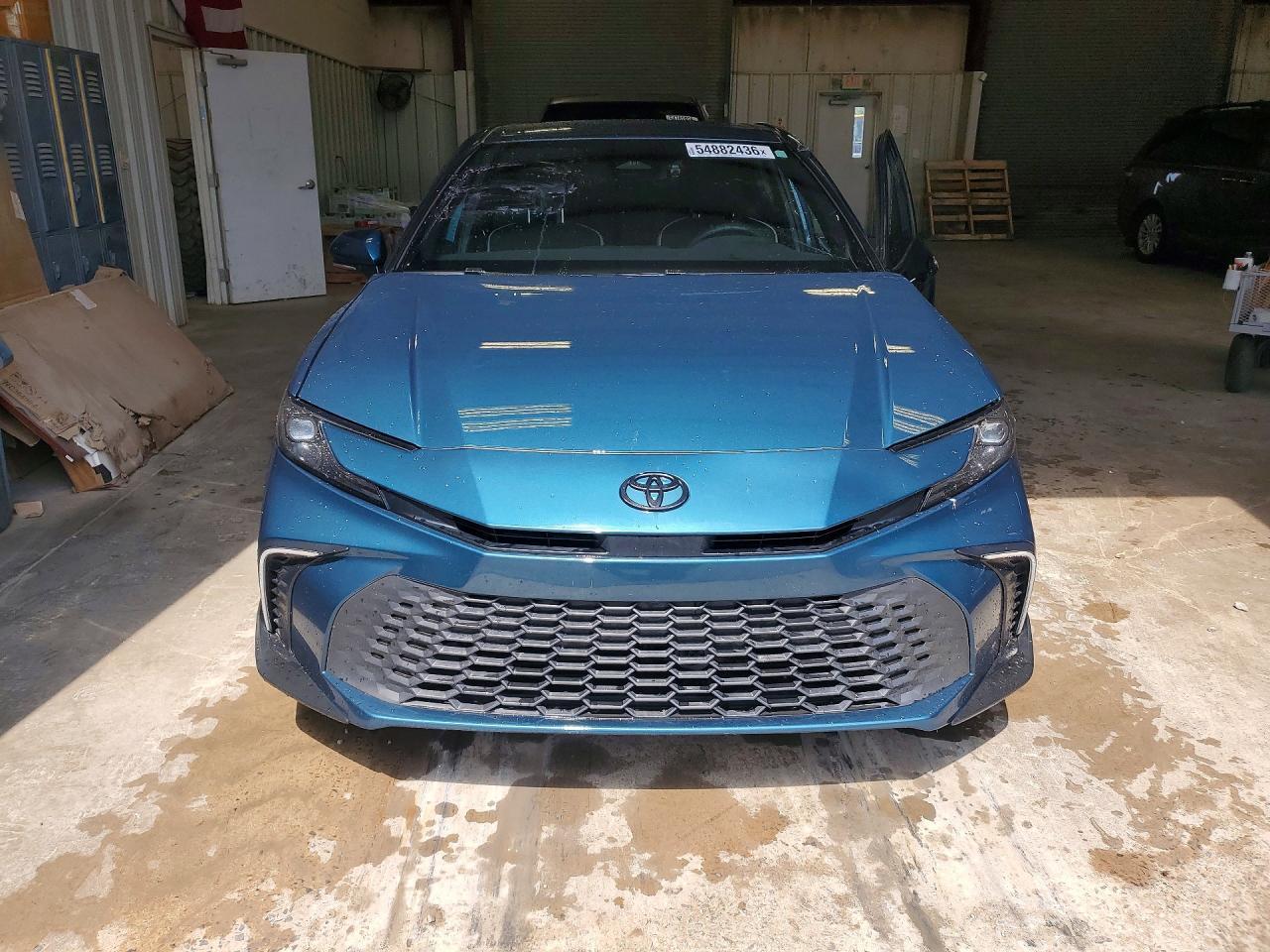 2025 Toyota Camry Se - Image 5