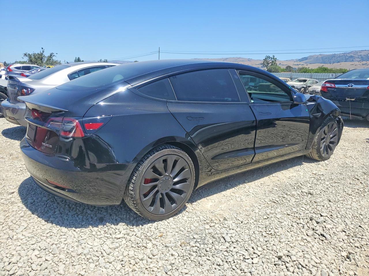 2023 Tesla Model 3 - Фото 3