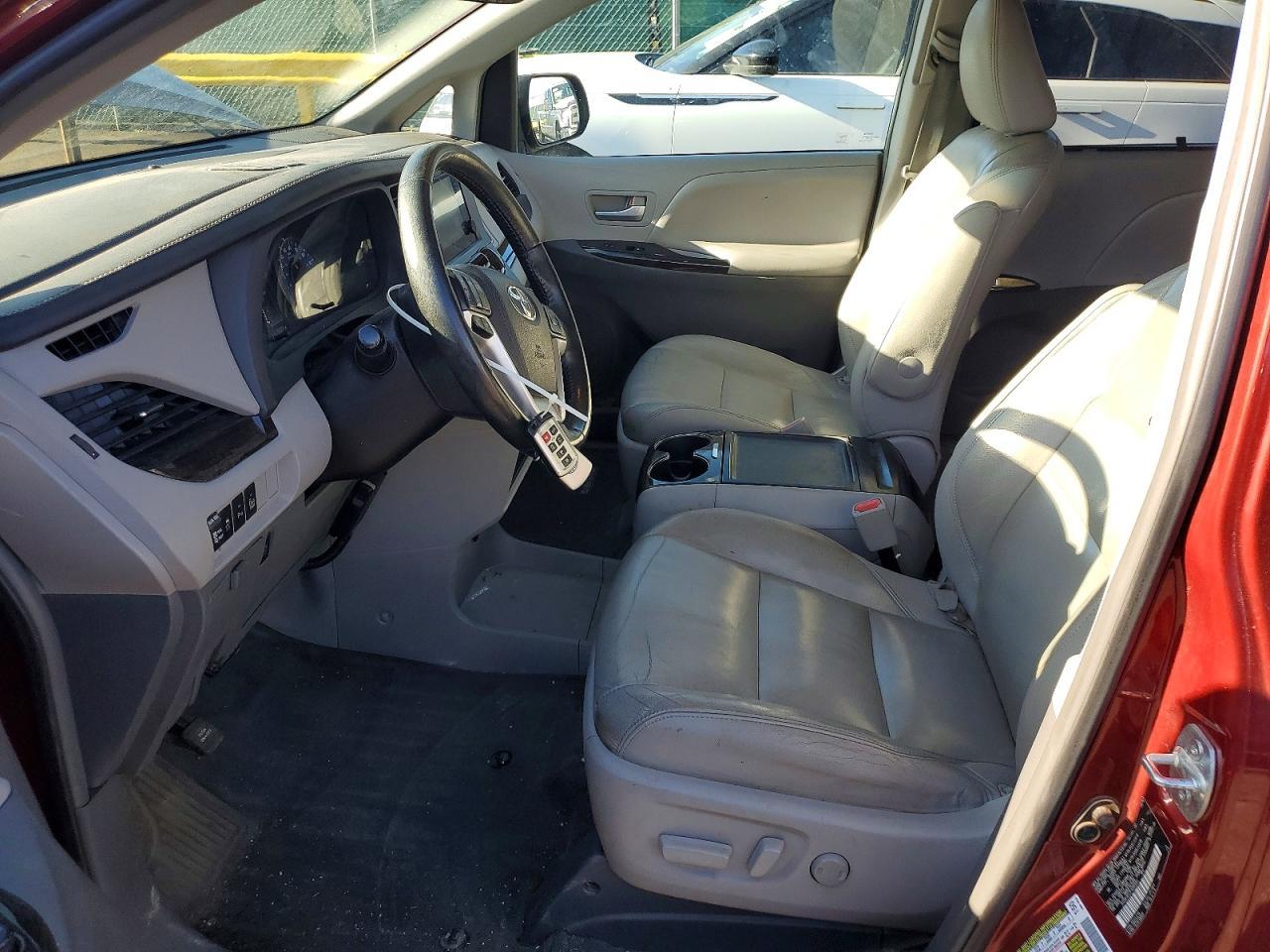 2015 Toyota Sienna Xle 7-Passenger - Фото 7