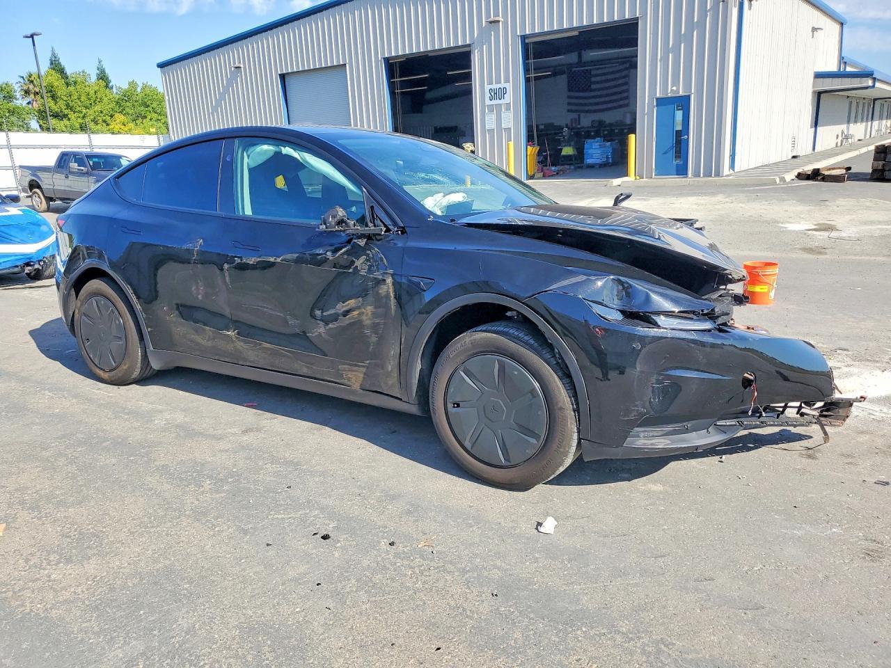2026 Tesla Model Y - Фото 4