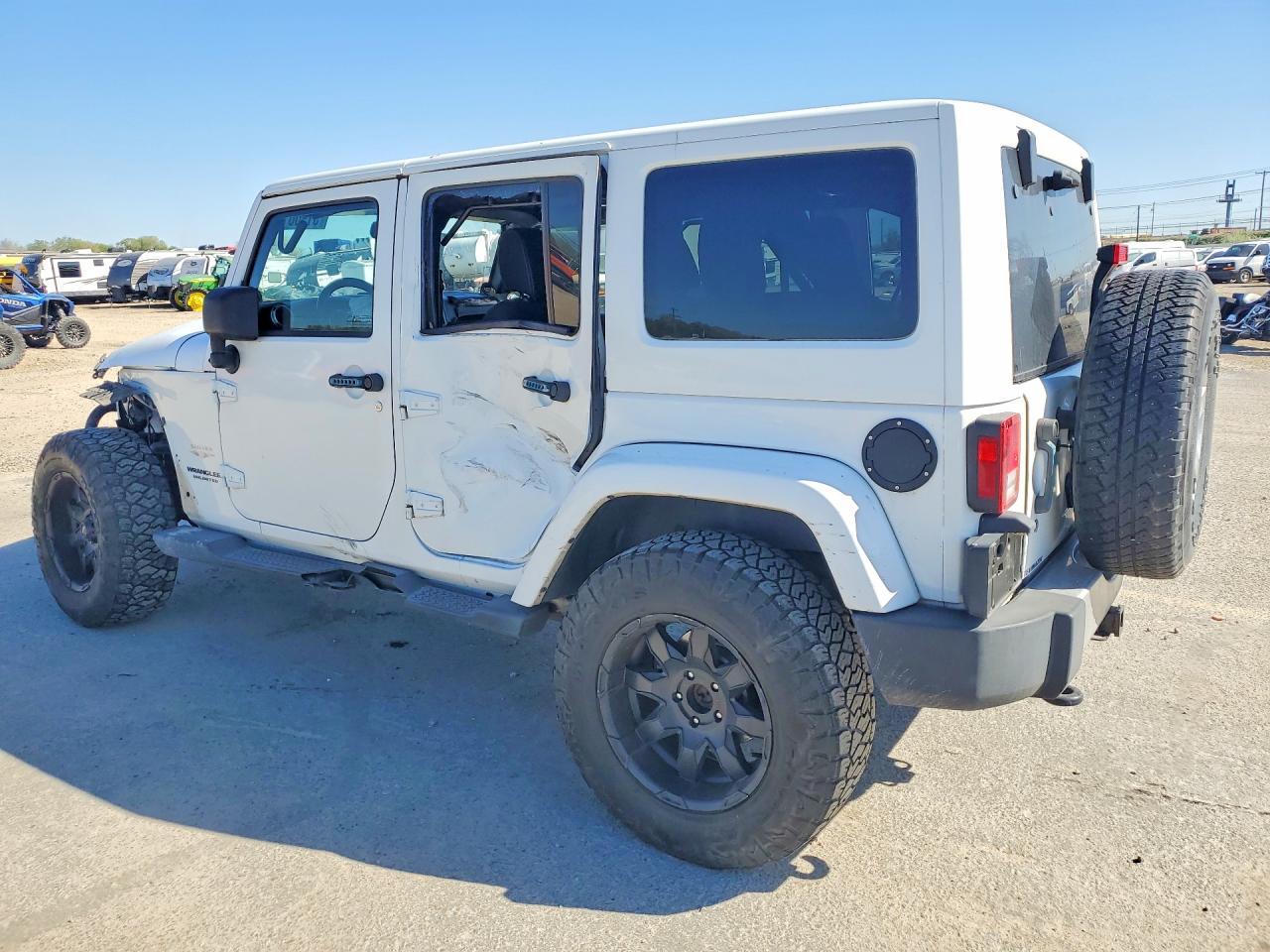 2013 Jeep Wrangler Unlimited Sahara - Фото 2