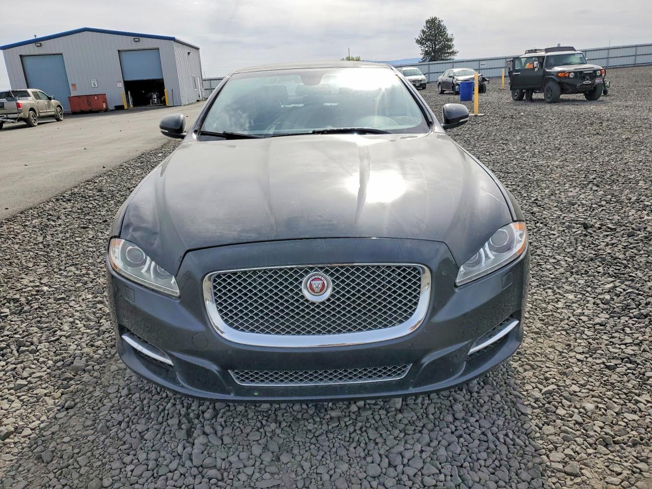 2015 Jaguar Xj - Image 5