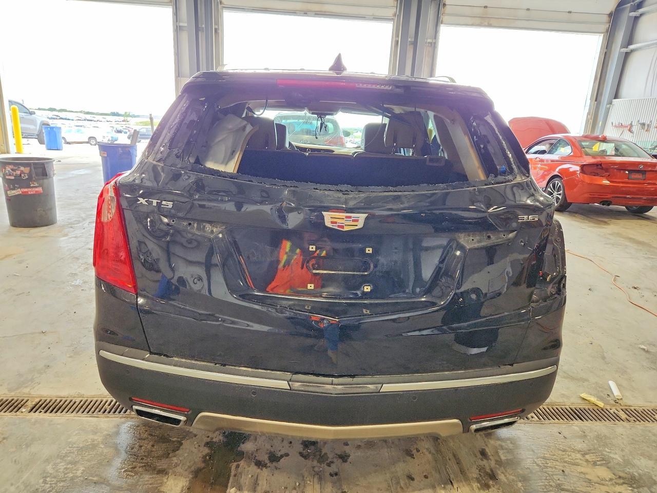 2017 Cadillac Xt5 Platinum - Image 6