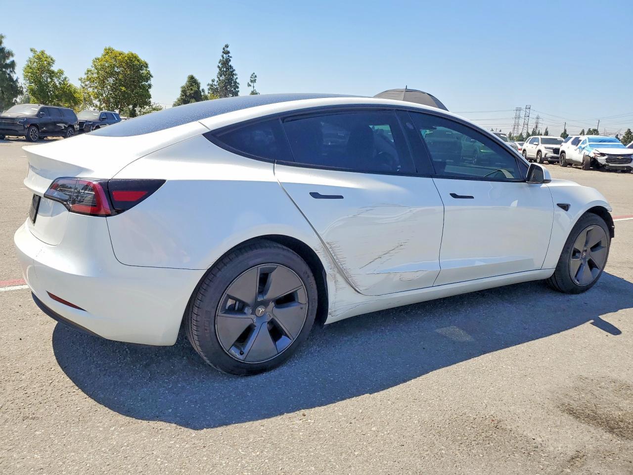 2023 Tesla Model 3 - Фото 3