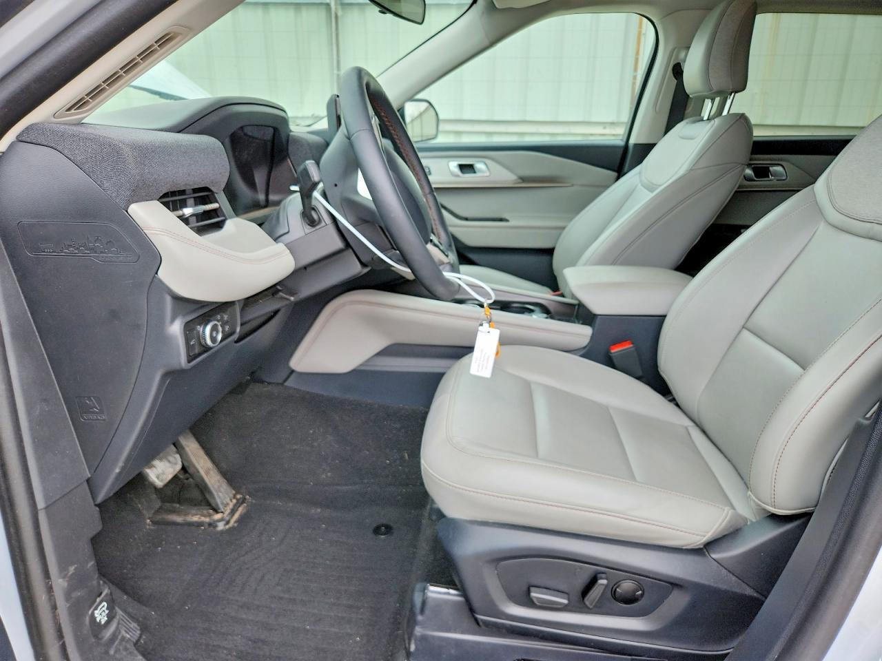 2025 Ford Explorer Active - Image 7