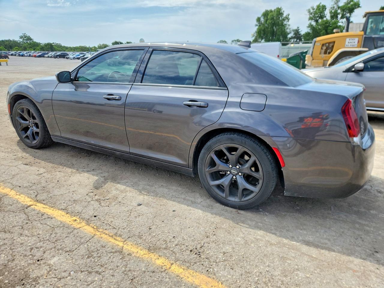 2019 Chrysler 300 S - Фото 2