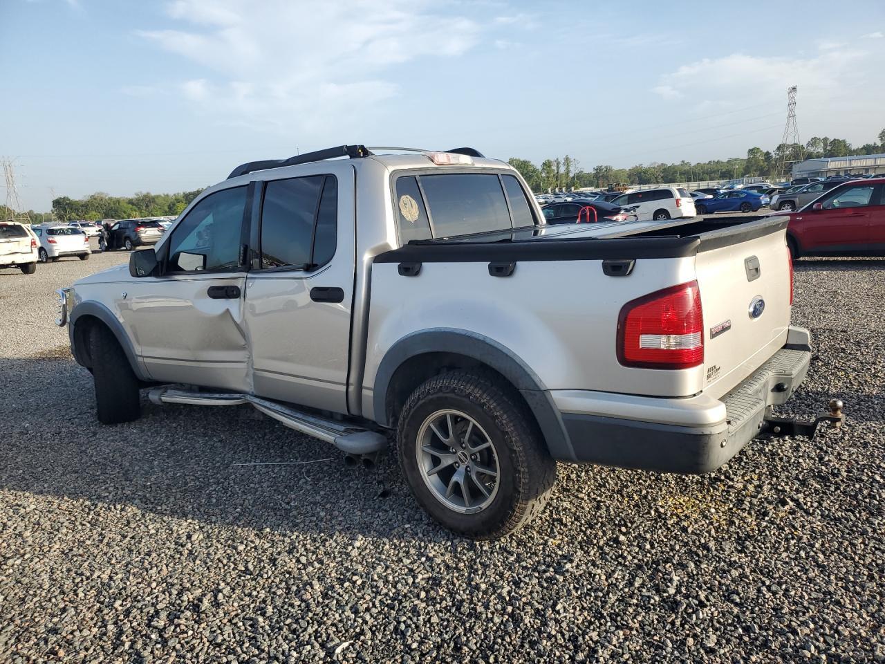 2008 Ford Explorer Sport - Фото 2
