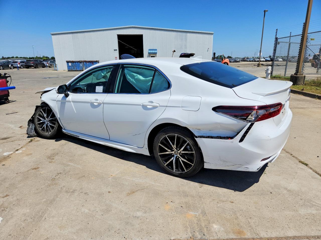 2023 Toyota Camry Se - Image 2