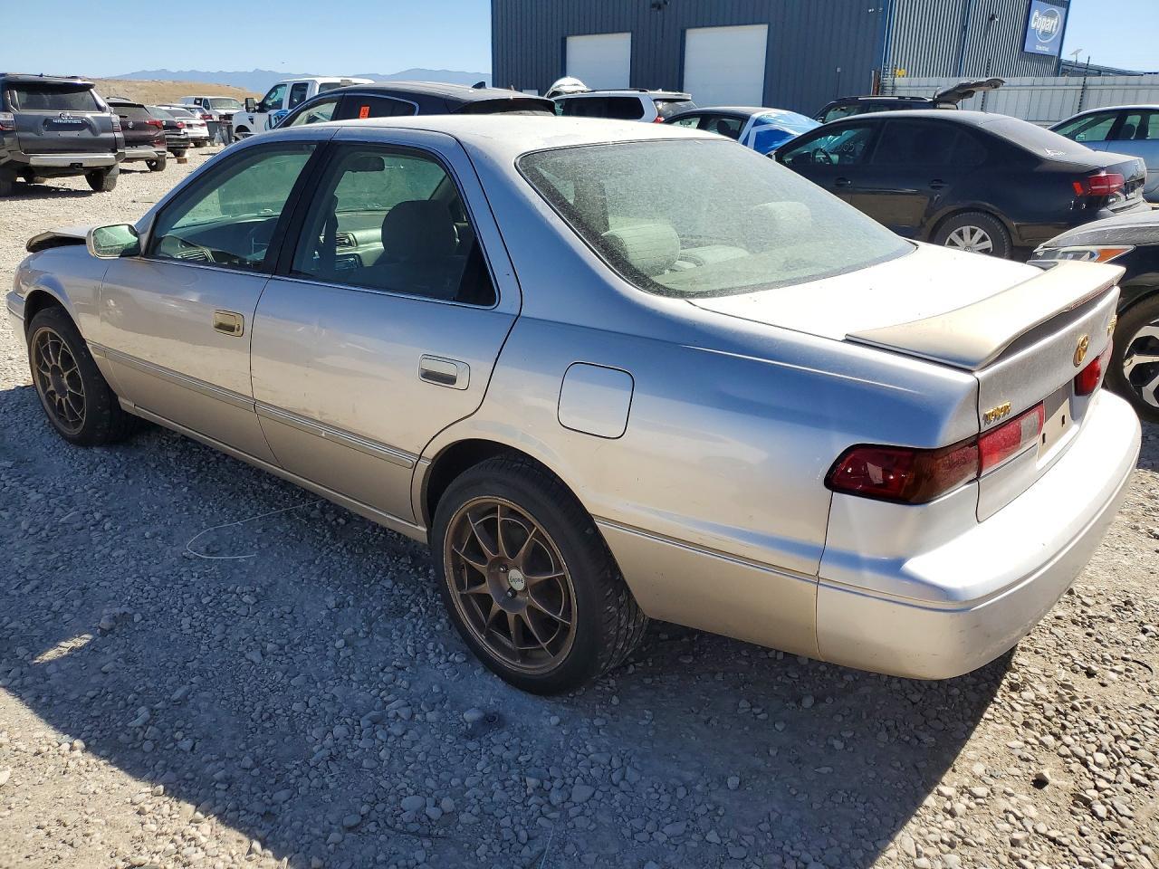 1997 Toyota Camry Le - Image 2