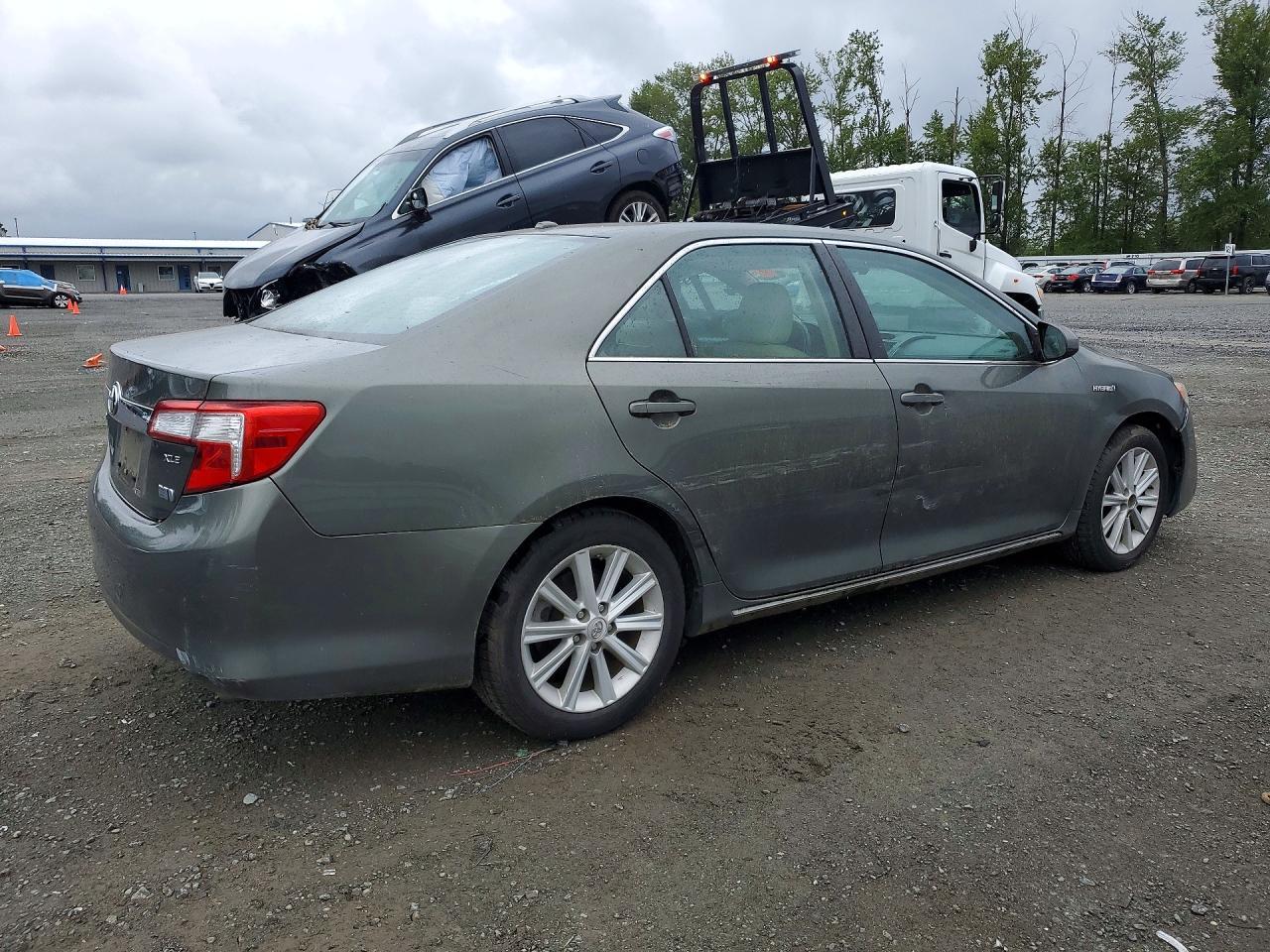 2012 Toyota Camry Hybrid Xle - Image 3