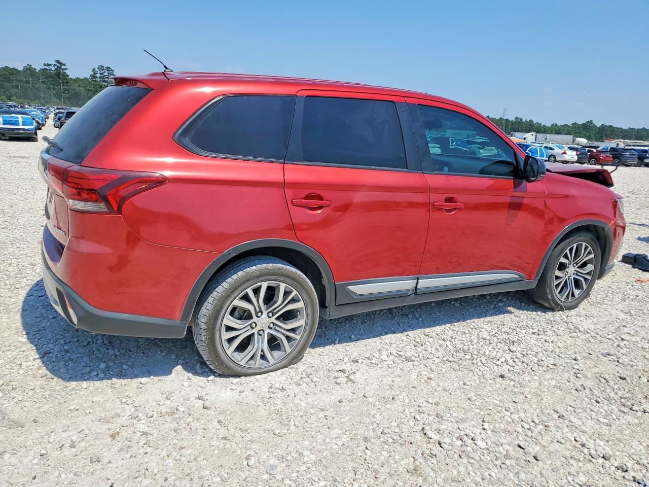 2016 Mitsubishi Outlander Es - Image 3