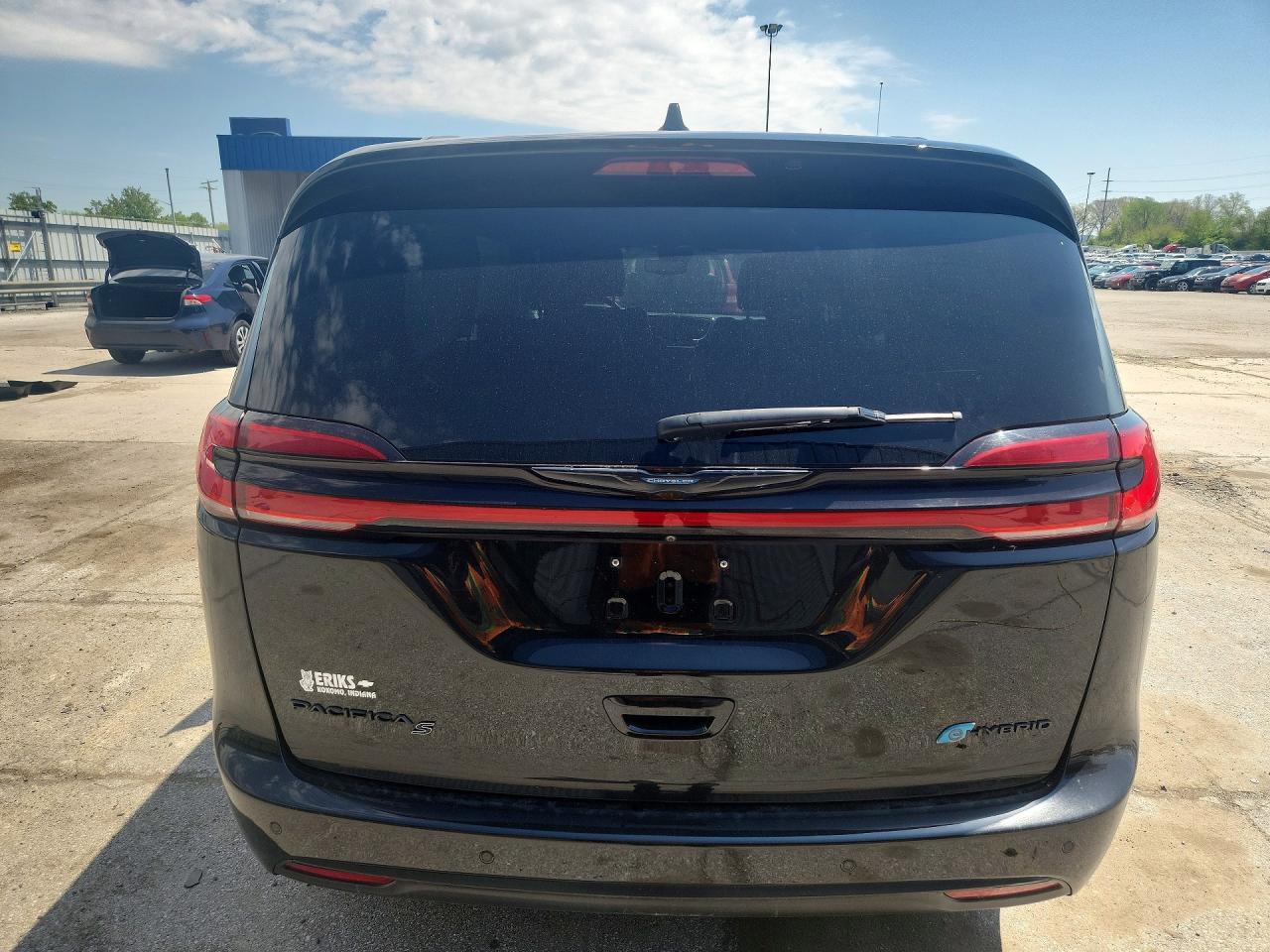 2021 Chrysler Pacifica Hybrid Touring L - Image 6