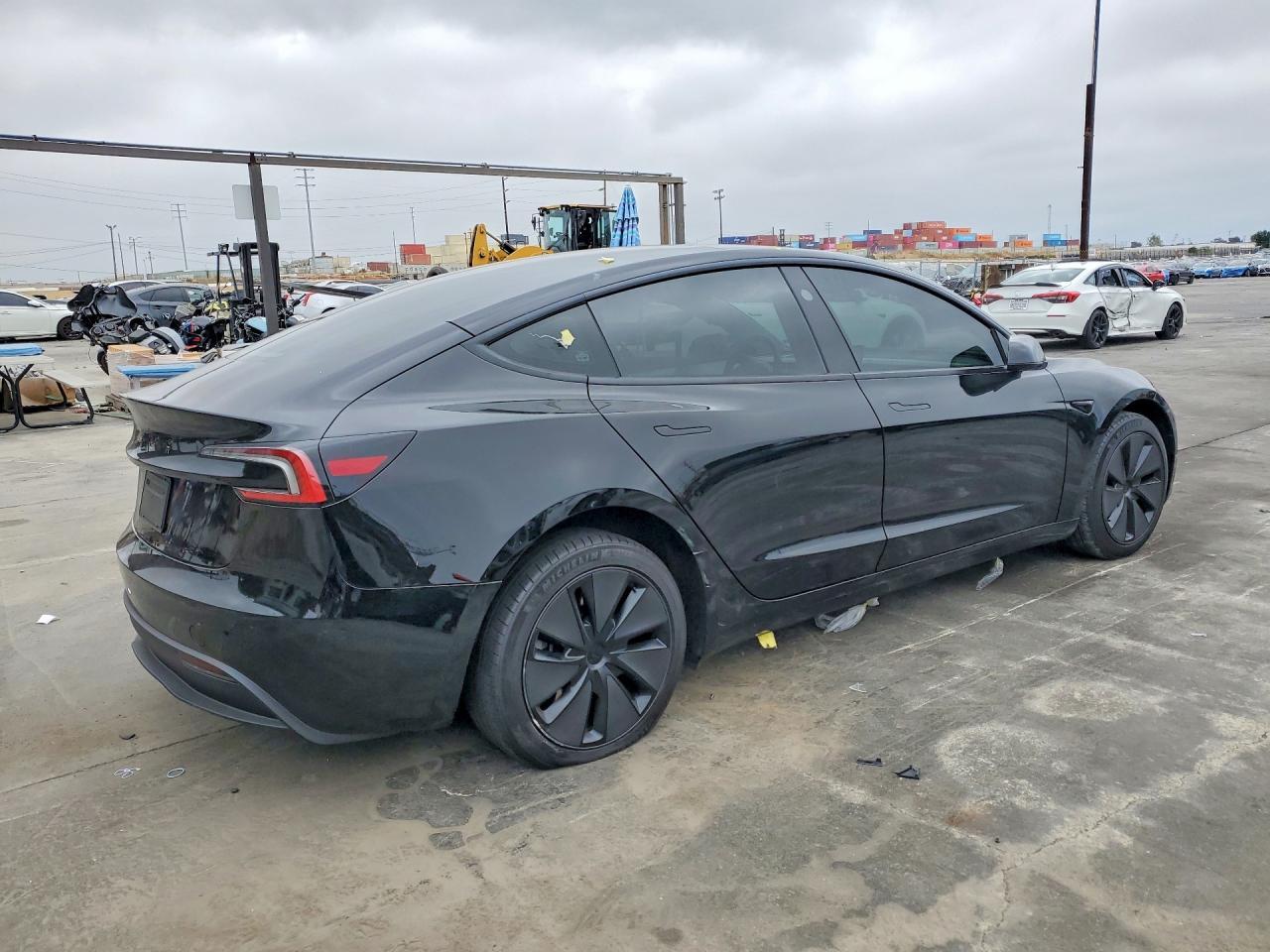 2024 Tesla Model 3 - Фото 3