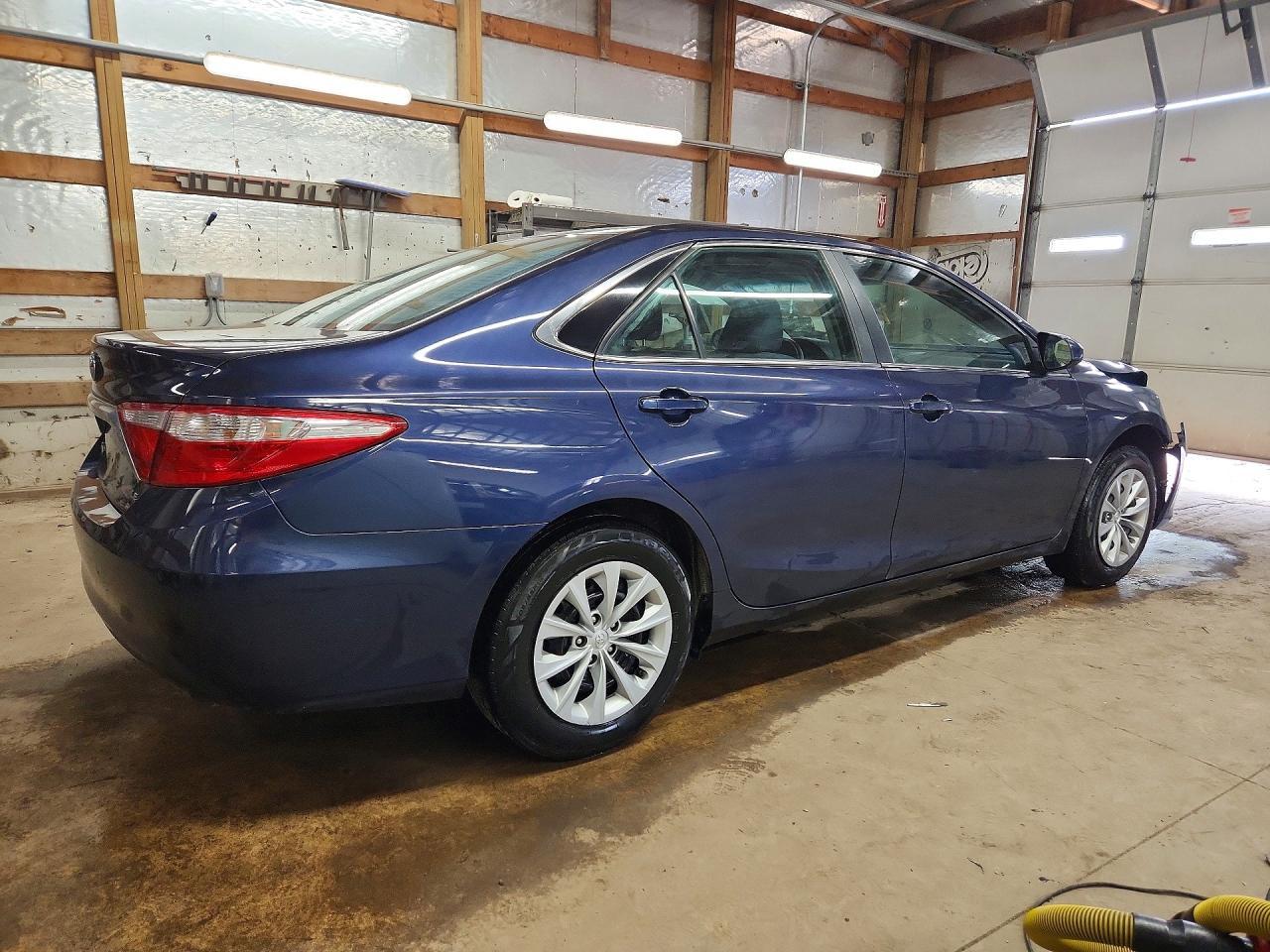 2016 Toyota Camry Le - Фото 3