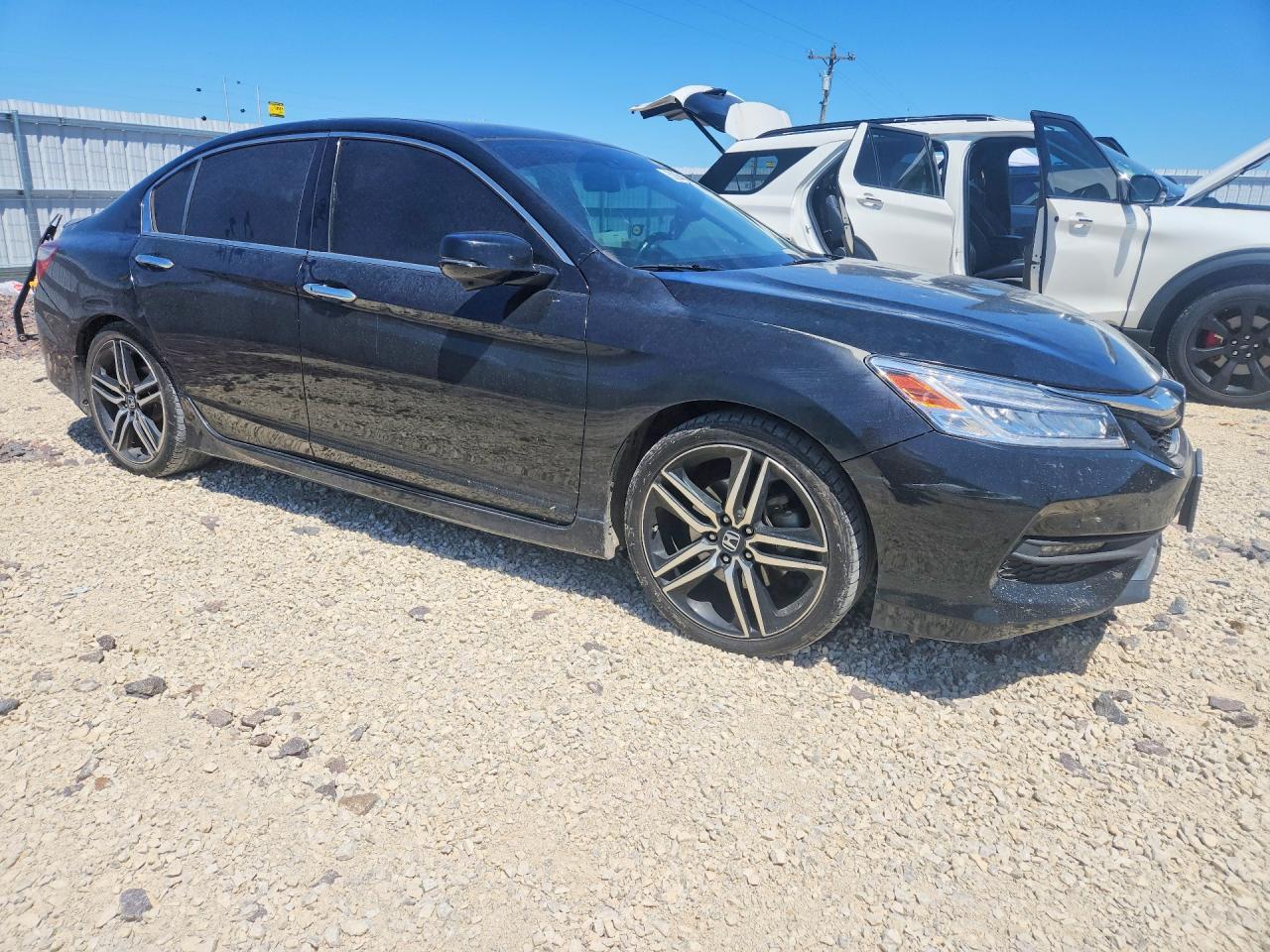 2017 Honda Accord Touring - Image 4