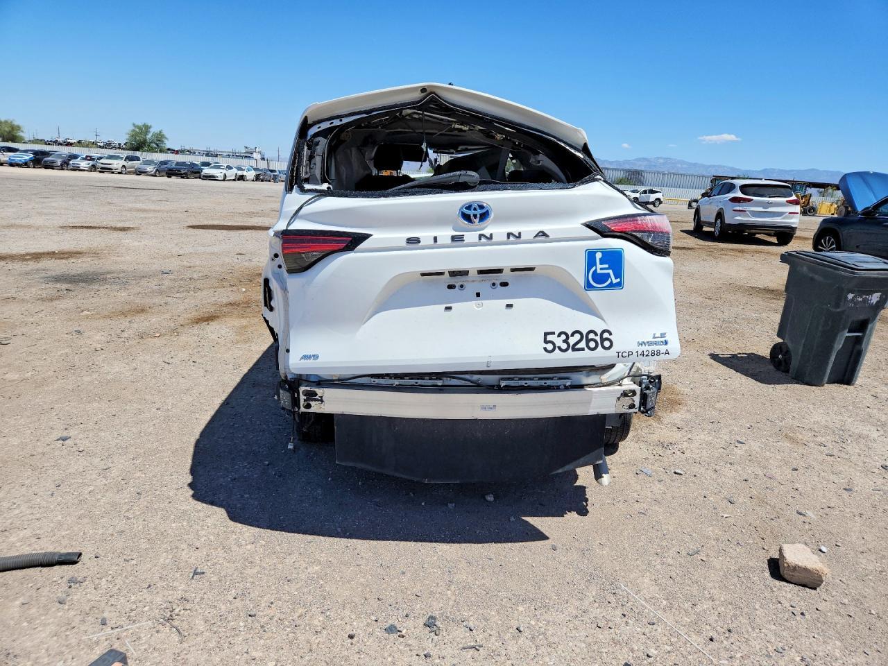 2022 Toyota Sienna Le - Фото 6