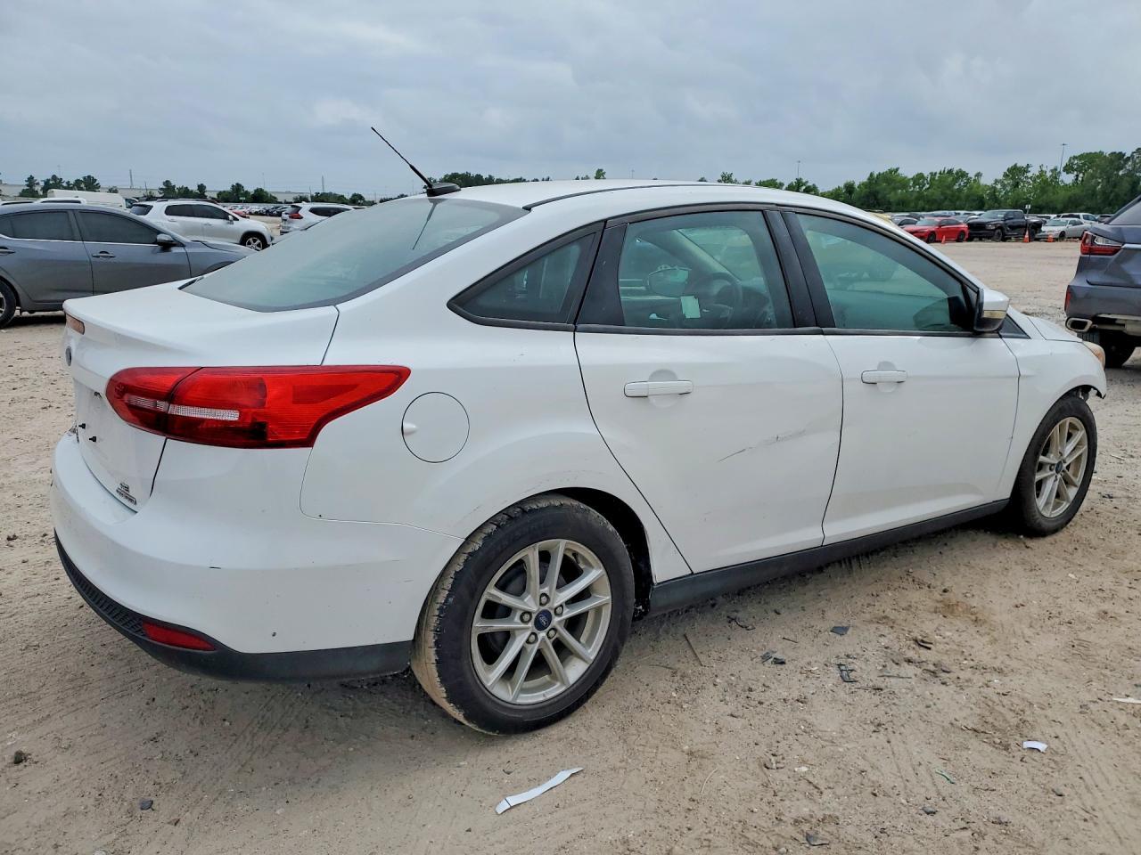 2016 Ford Focus Se - Image 3