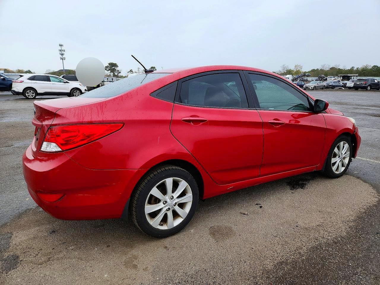 2013 Hyundai Accent Gls - Image 3