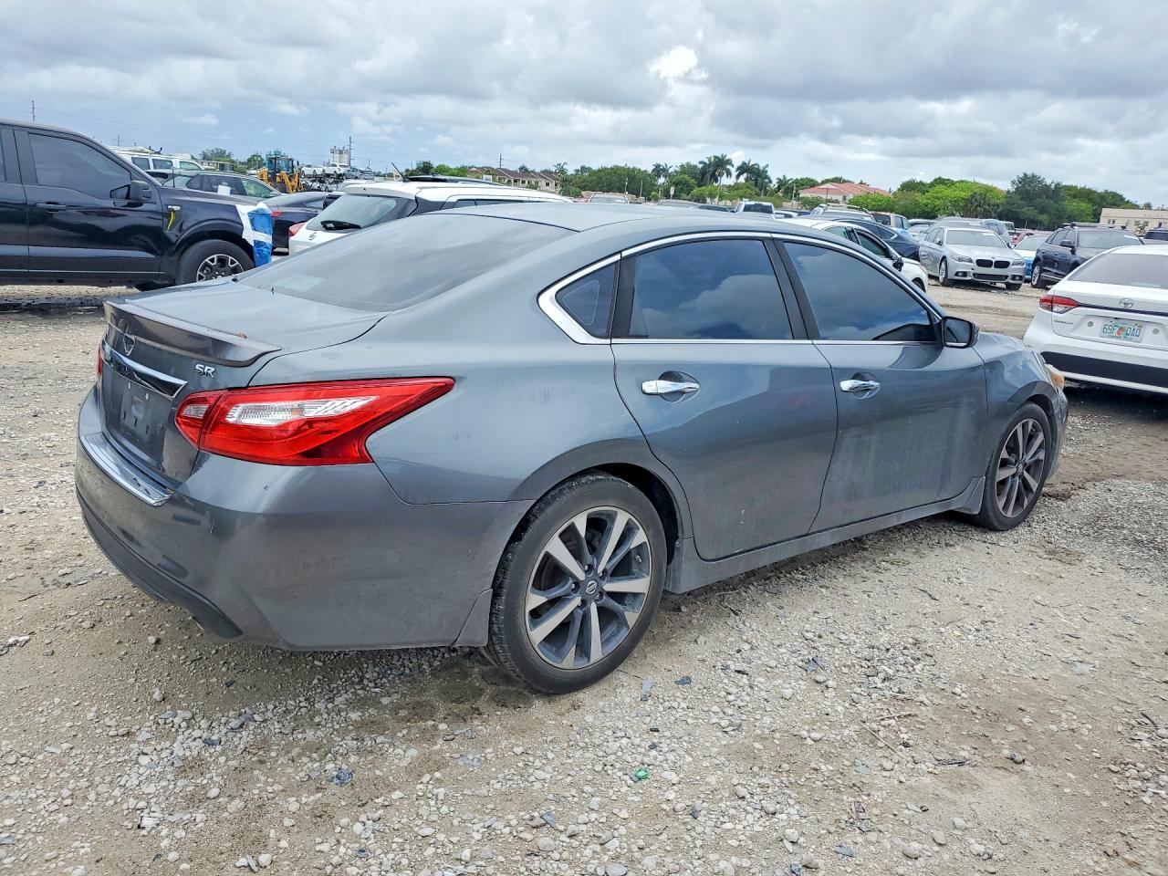 2016 Nissan Altima 2.5 Sr - Image 3