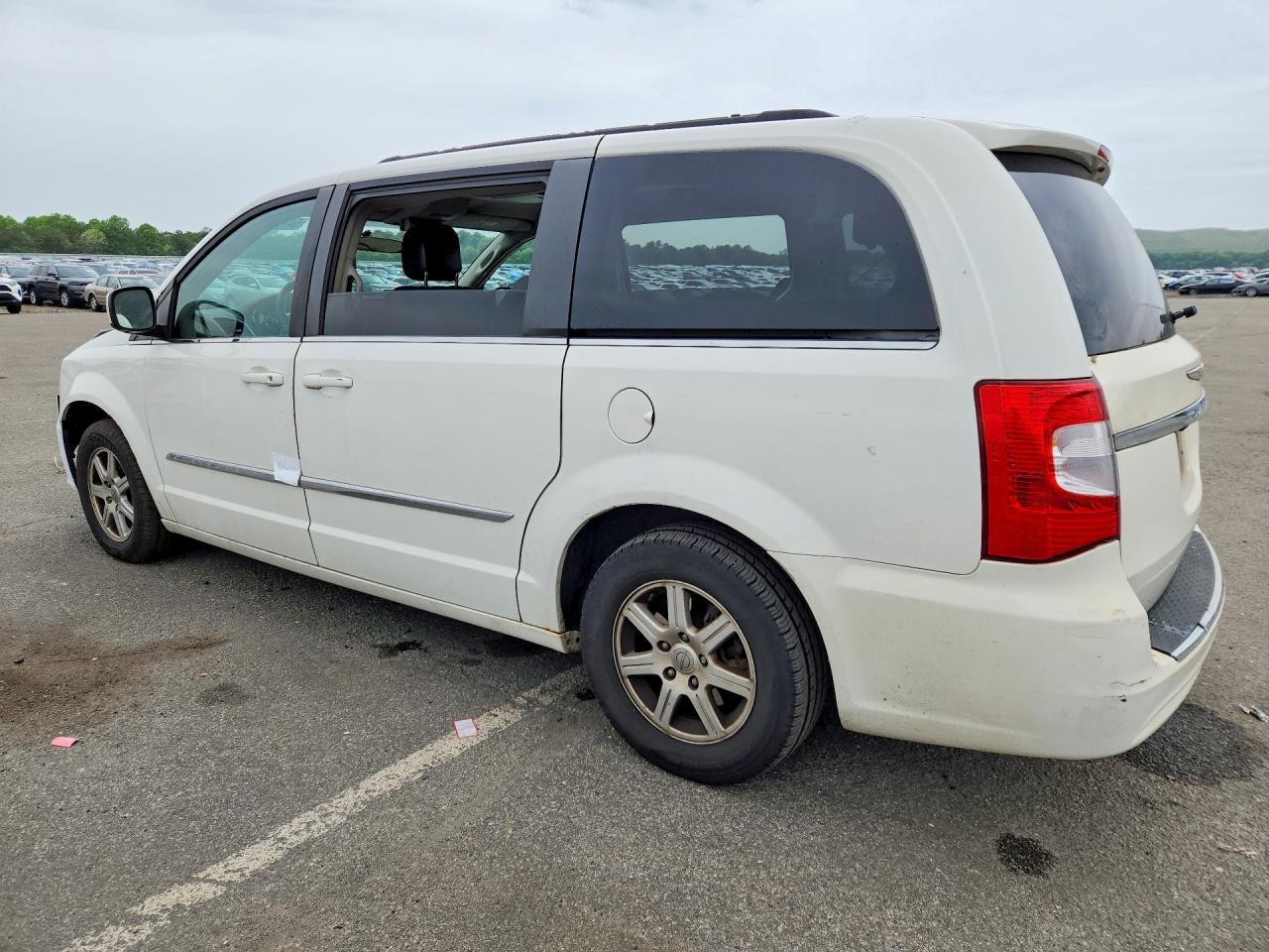 2011 Chrysler Town & Country Touring - Image 2