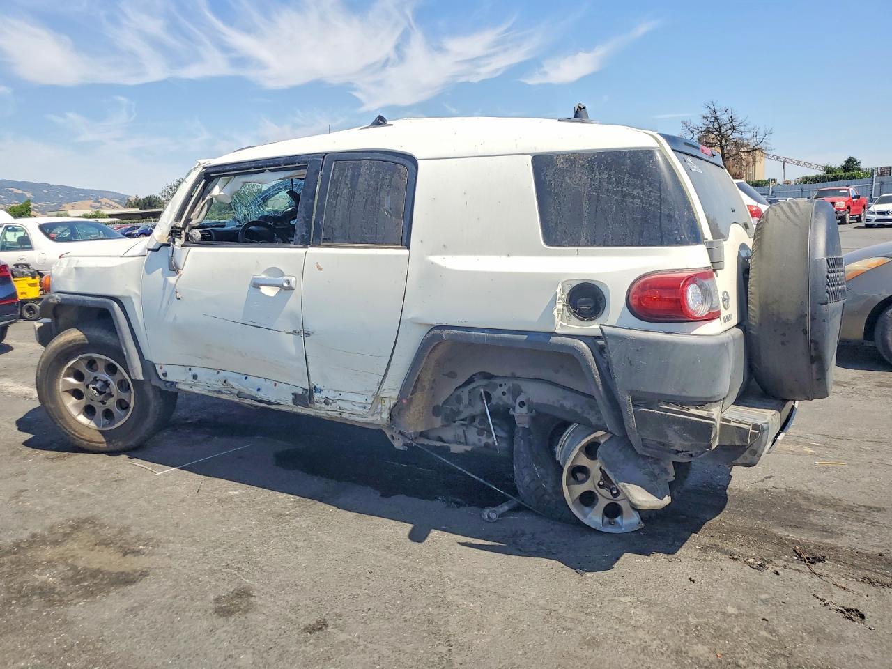 2011 Toyota Fj Cruiser Base - Image 2
