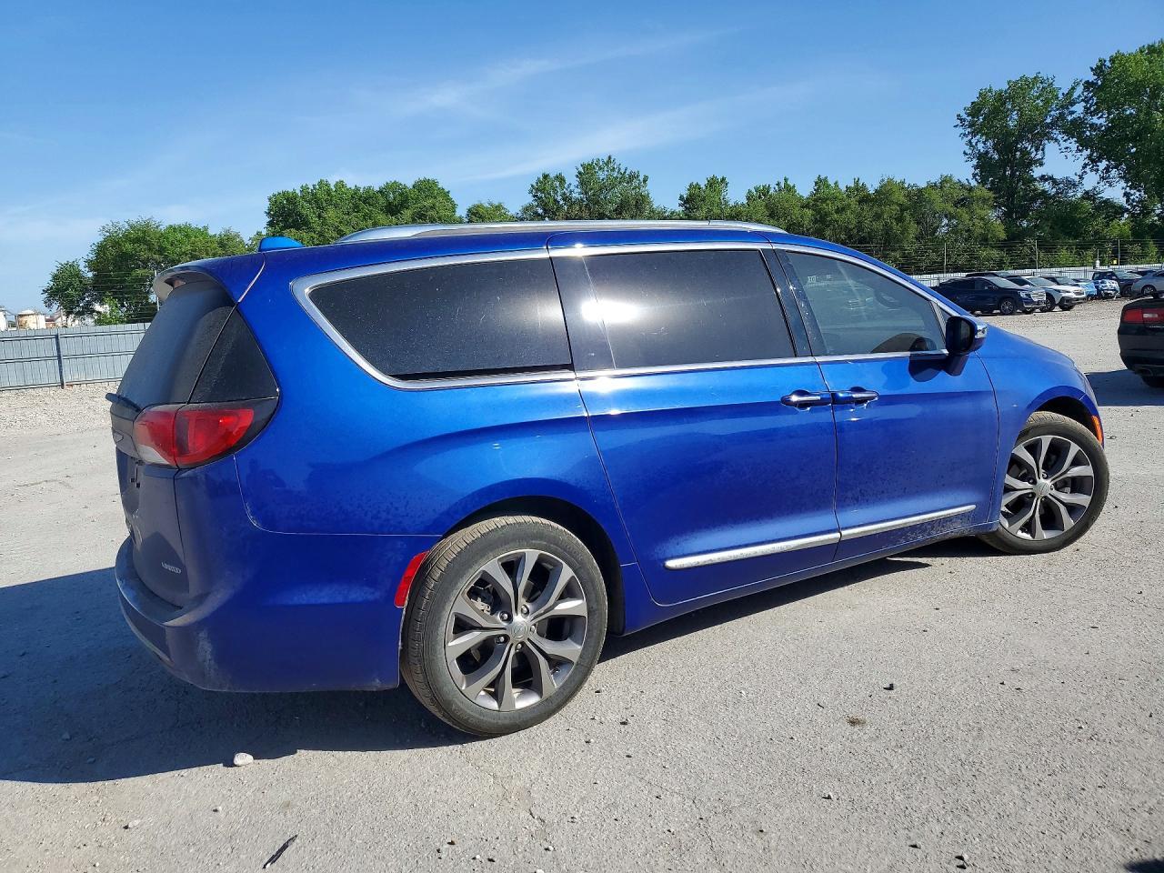 2020 Chrysler Pacifica Limited - Image 3