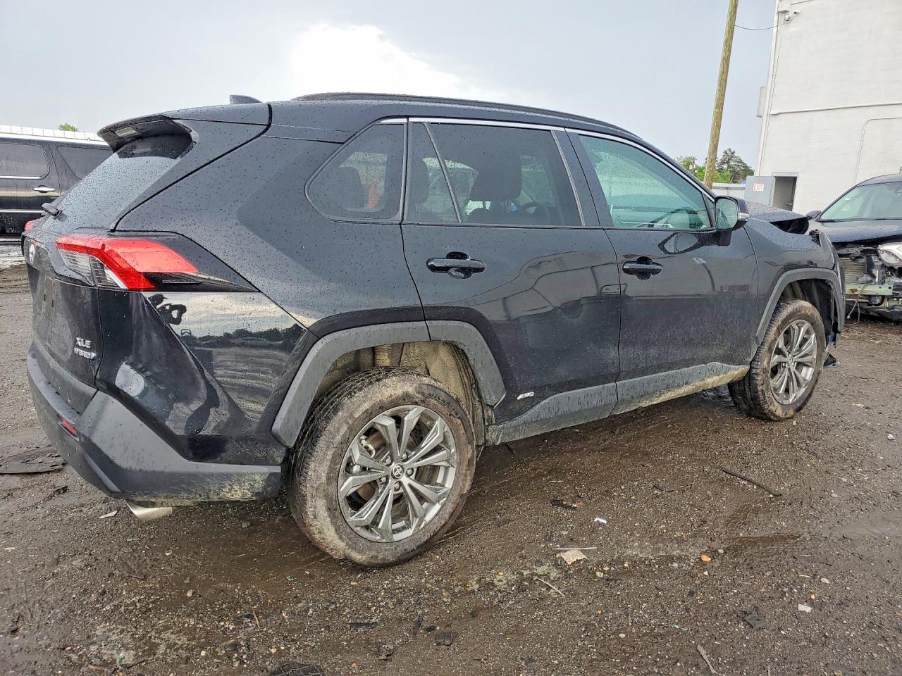 2024 Toyota Rav4 Xle Premium - Image 3