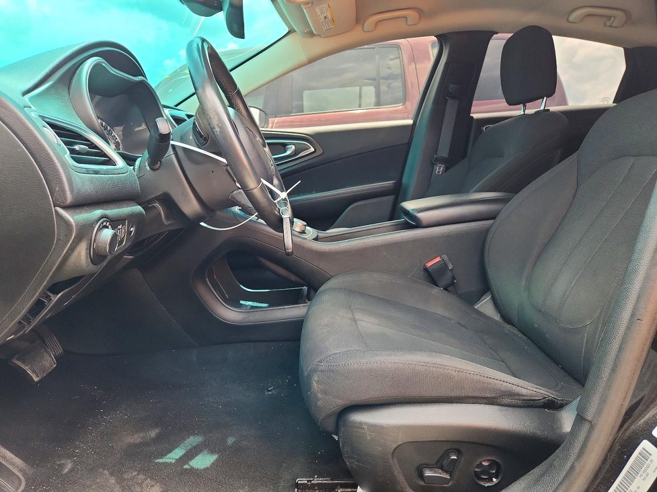 2015 Chrysler 200 Limited - Фото 7