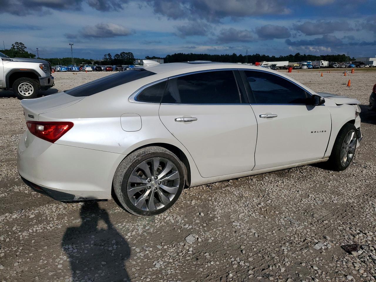 2017 Chevrolet Malibu Premier - Фото 3