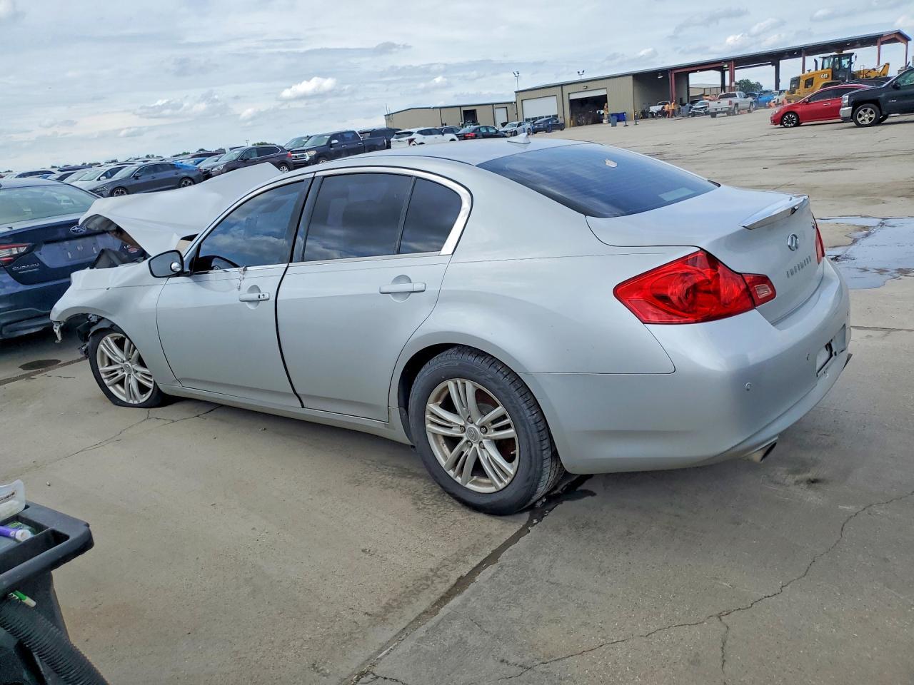 2011 Infiniti G37 Base - Image 2